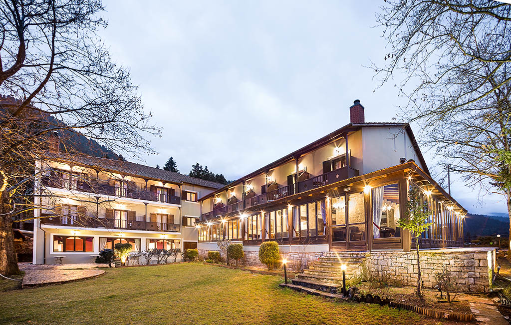Country Club Hotel & Suites 1