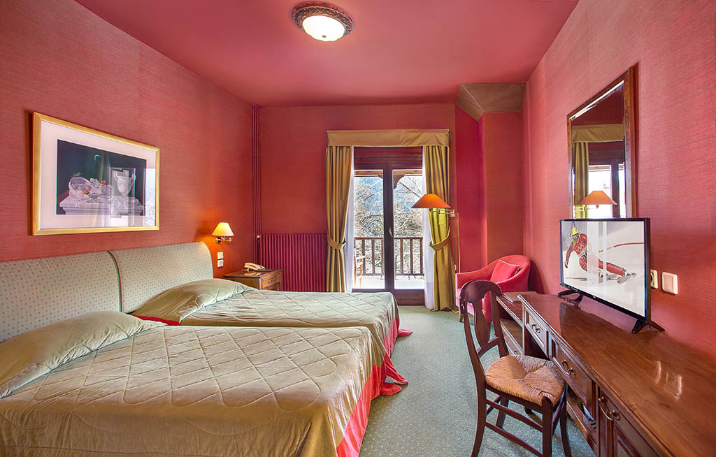 Country Club Hotel & Suites 5