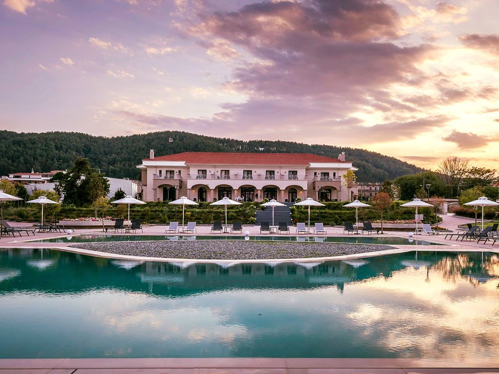 The Lake Hotel 1