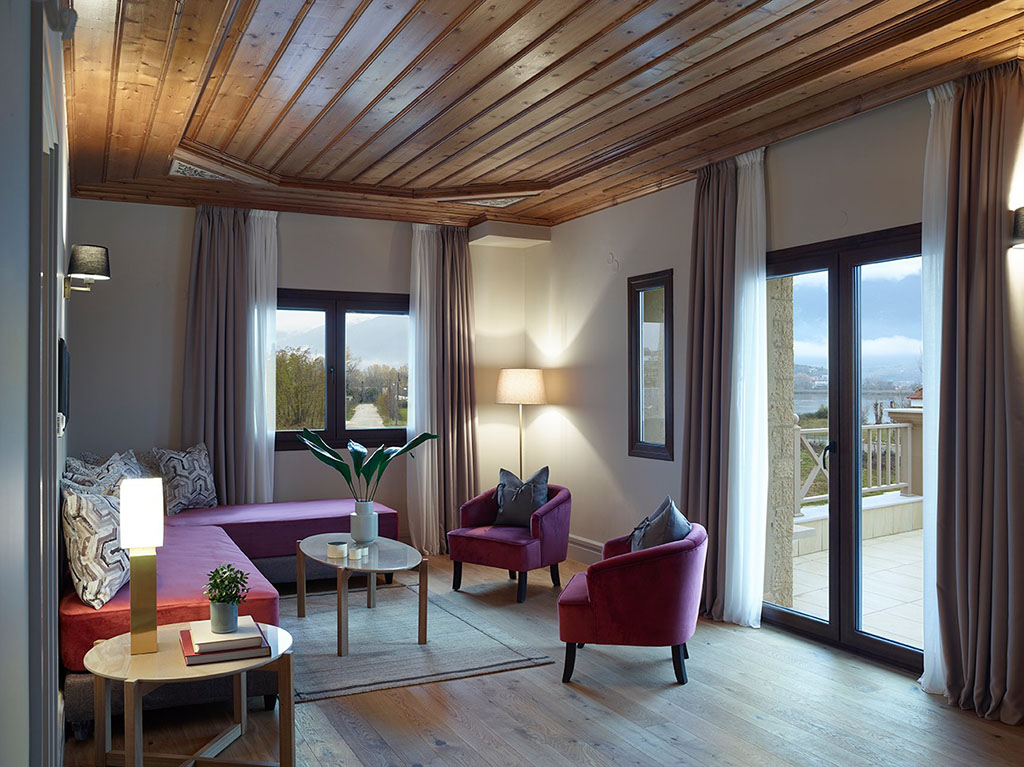 The Lake Hotel 3