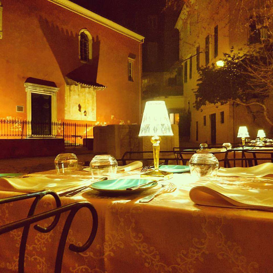 Venetian Well 6