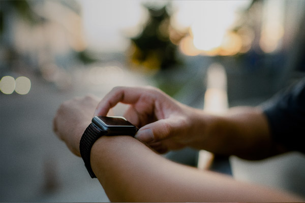 Smartphone ή smartwatch: &Omicron;&delta;&eta;&gamma;ό&sigmaf; &gamma;&iota;&alpha; smart &alpha;&gamma;&omicron;&rho;έ&sigmaf;
